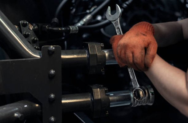 Disassembling Hydraulic Flange Fittings