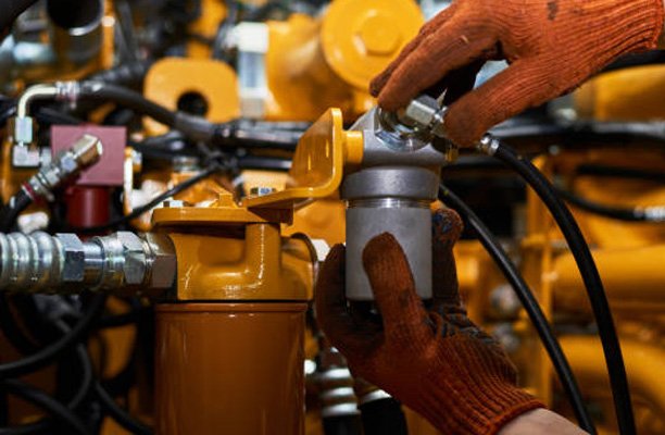 Fixing Hydraulic Fittings on heavy industry machine