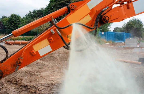 hydraulic hose on excavator split and liquid started sprinkling around under high pressure