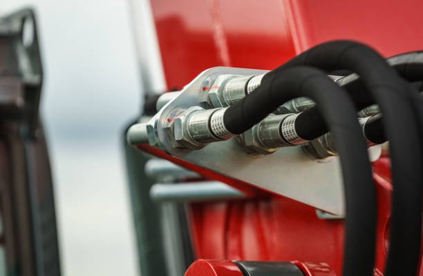connect and disconnect hydraulic hoses