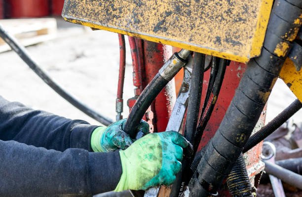 oil seepage at hydraulic hose connections