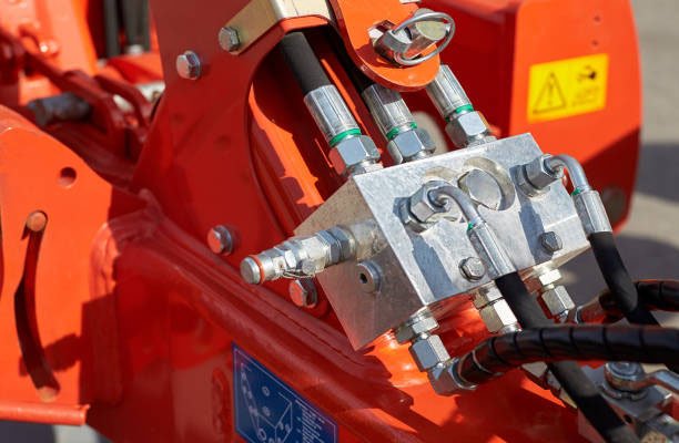 hydraulic control system for connecting attachments on a tractor